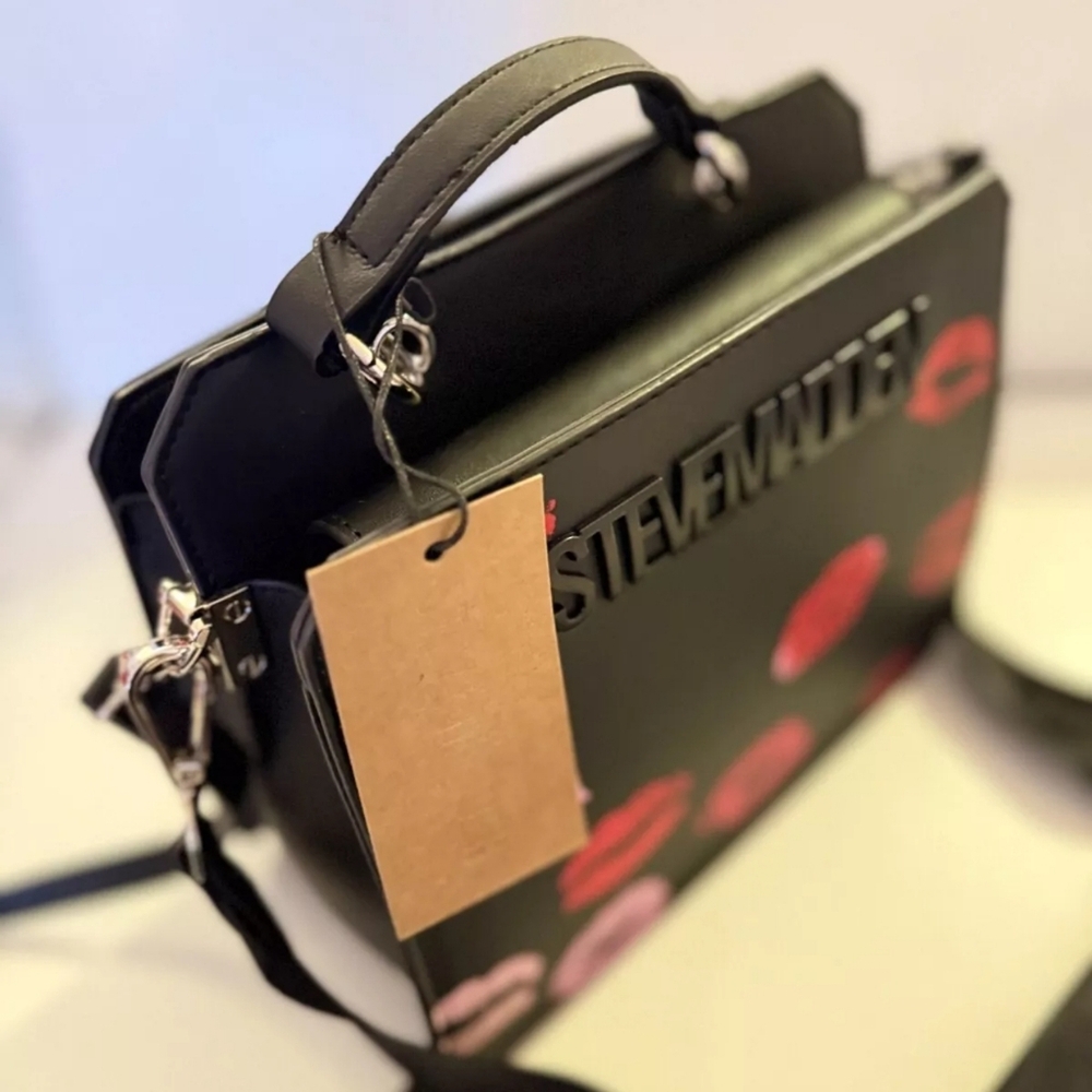 Steve Madden Black and Red Kiss Print Bag - Picture 2 of 6